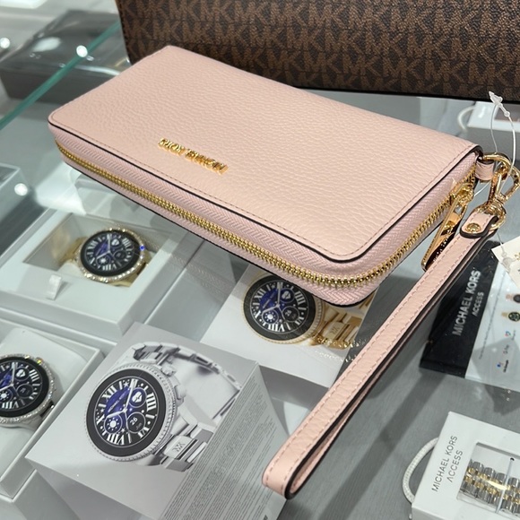 MICHAEL KORS LARGE TRAVEL CONTINENTAL WRISTLET WALLET PHONEHOLDER POWDER BLUSH - Picture 14 of 16